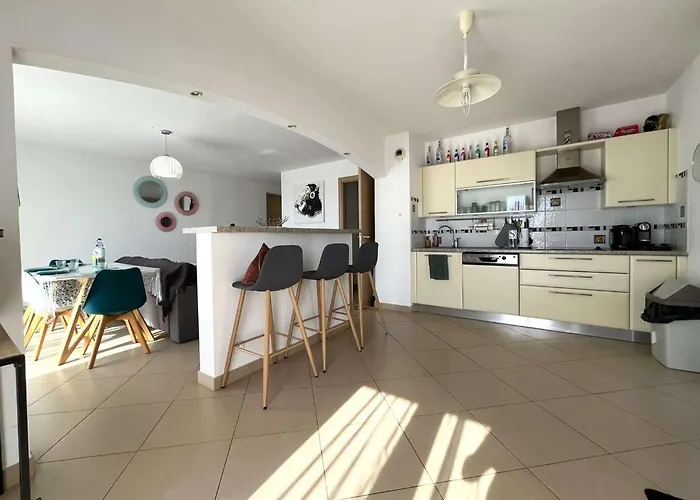 Centre Lumineux T3 à Deux Pas De La Et Commerces Appartement